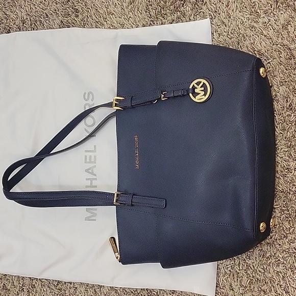 Michael Kors Handbags - Michael Kors purse